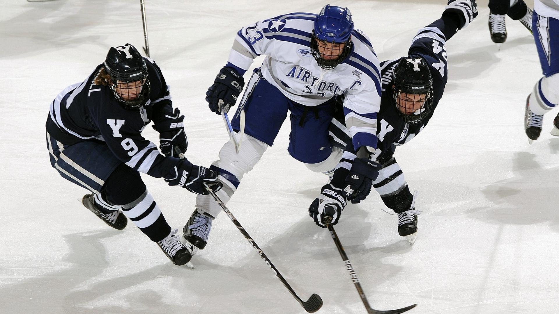 爱游戏平台-史上最“炫酷”的犀利三分：库里在总冠军赛中单场投中七个三分！