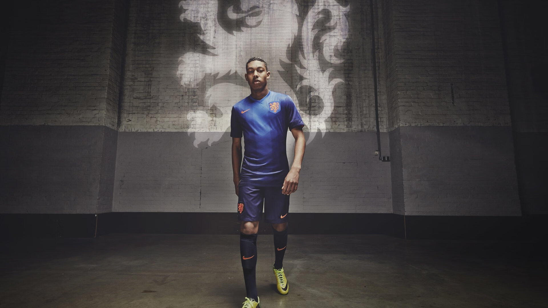 爱游戏app下载-足球运动员公益健身挑战传递正能量，足球运动员慈善